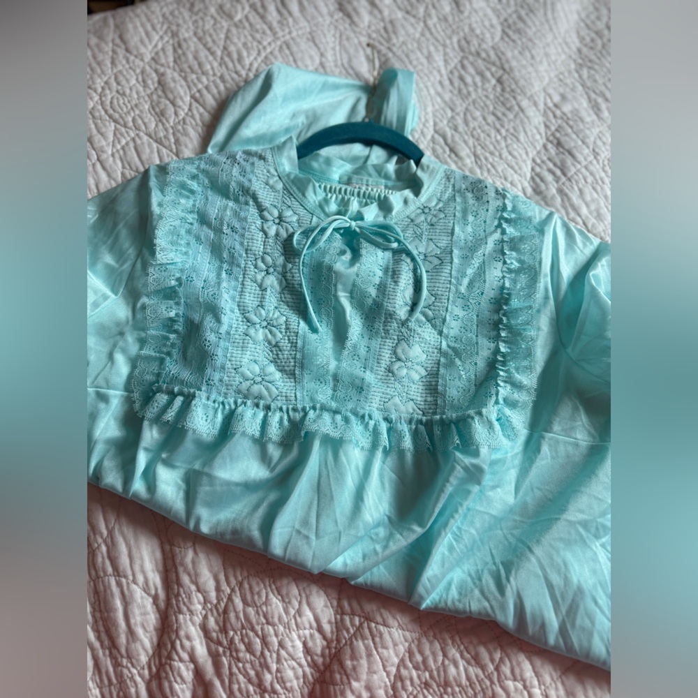 Paramount Pajamas size large top/pants Light Blue/Aqua Lace Detail Top vintage